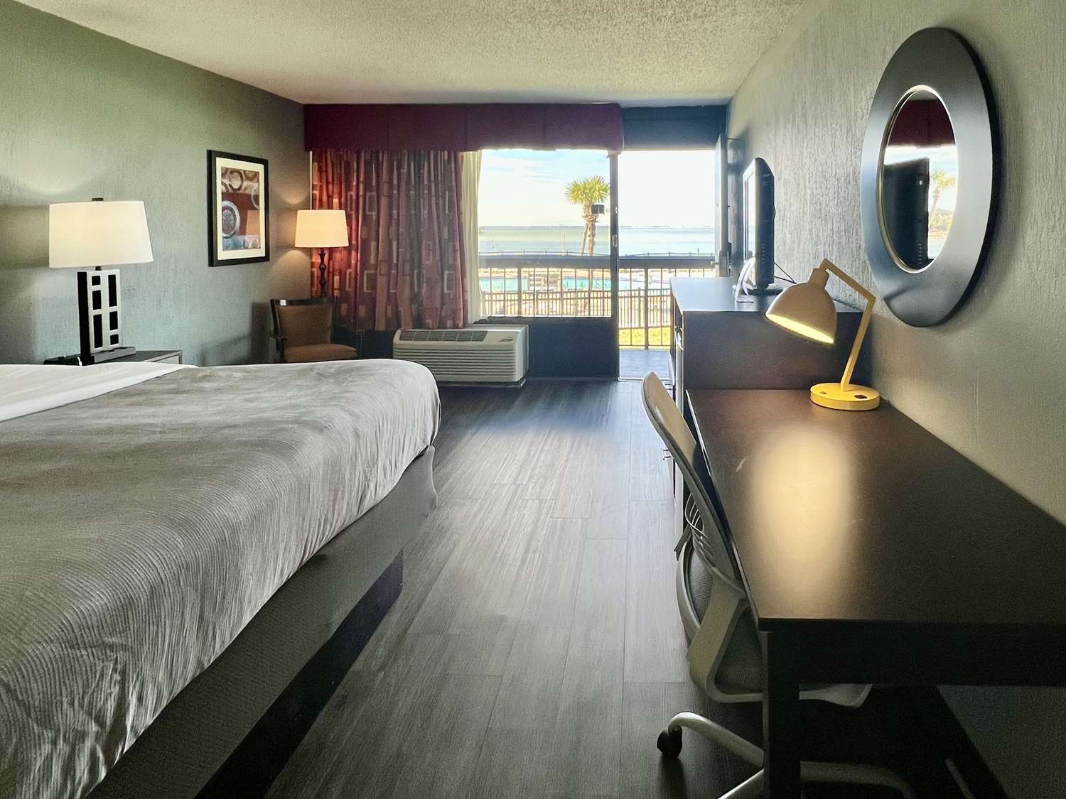 Room, King Bed