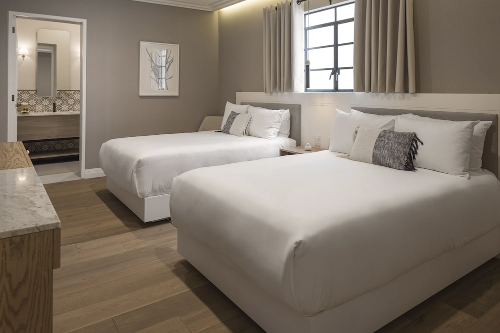 CITY, DOUBLE BED