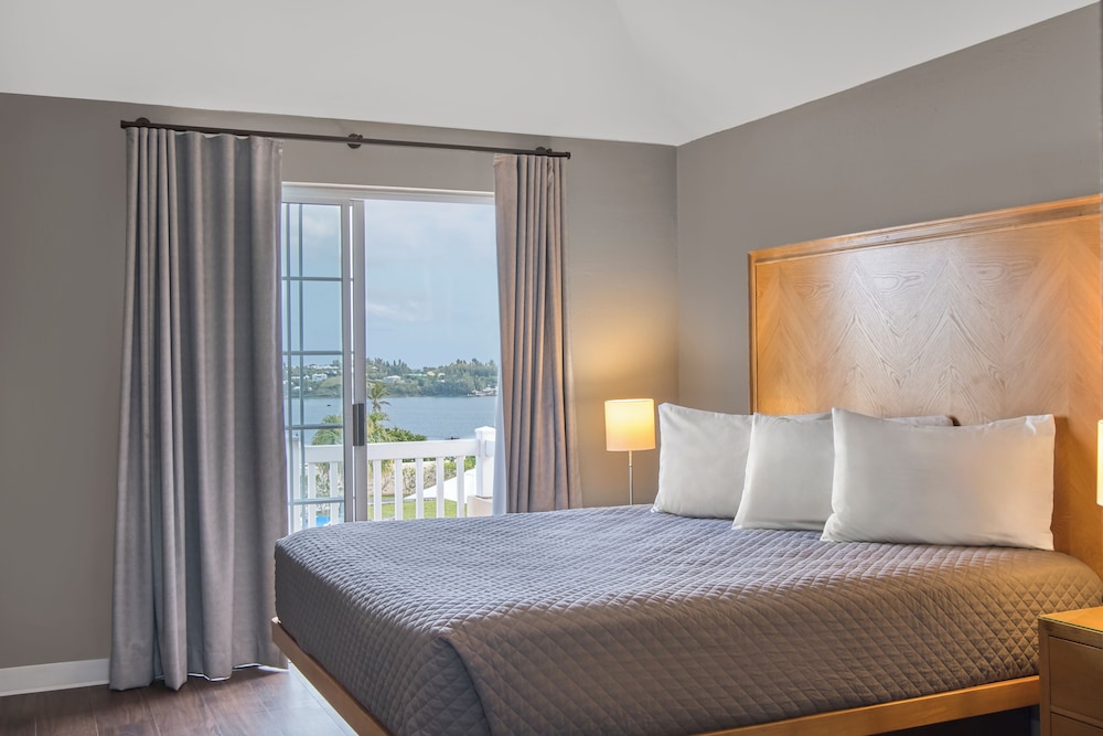 Cottage, Futon Bed, King and Twin Beds, Pool Side