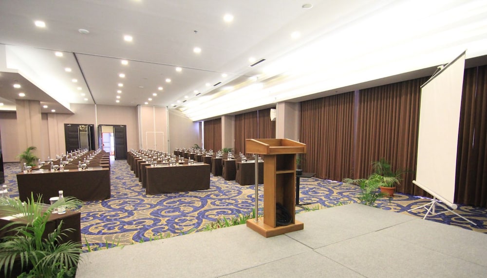 GRAND TEBU HOTEL 43/52