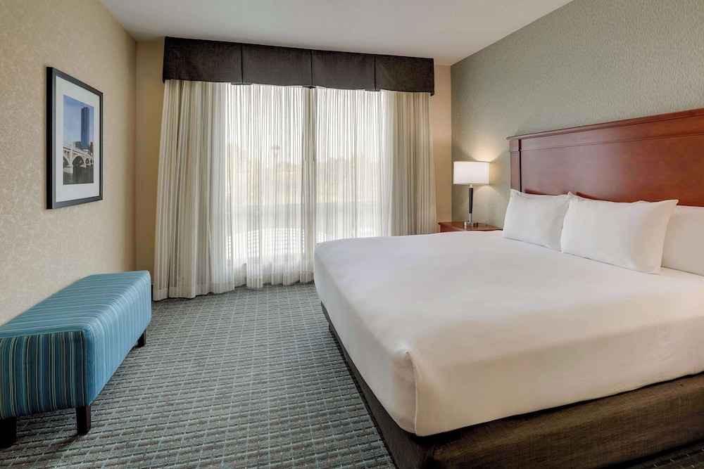 Drury Inn And Suites Grand Rapids 14/77