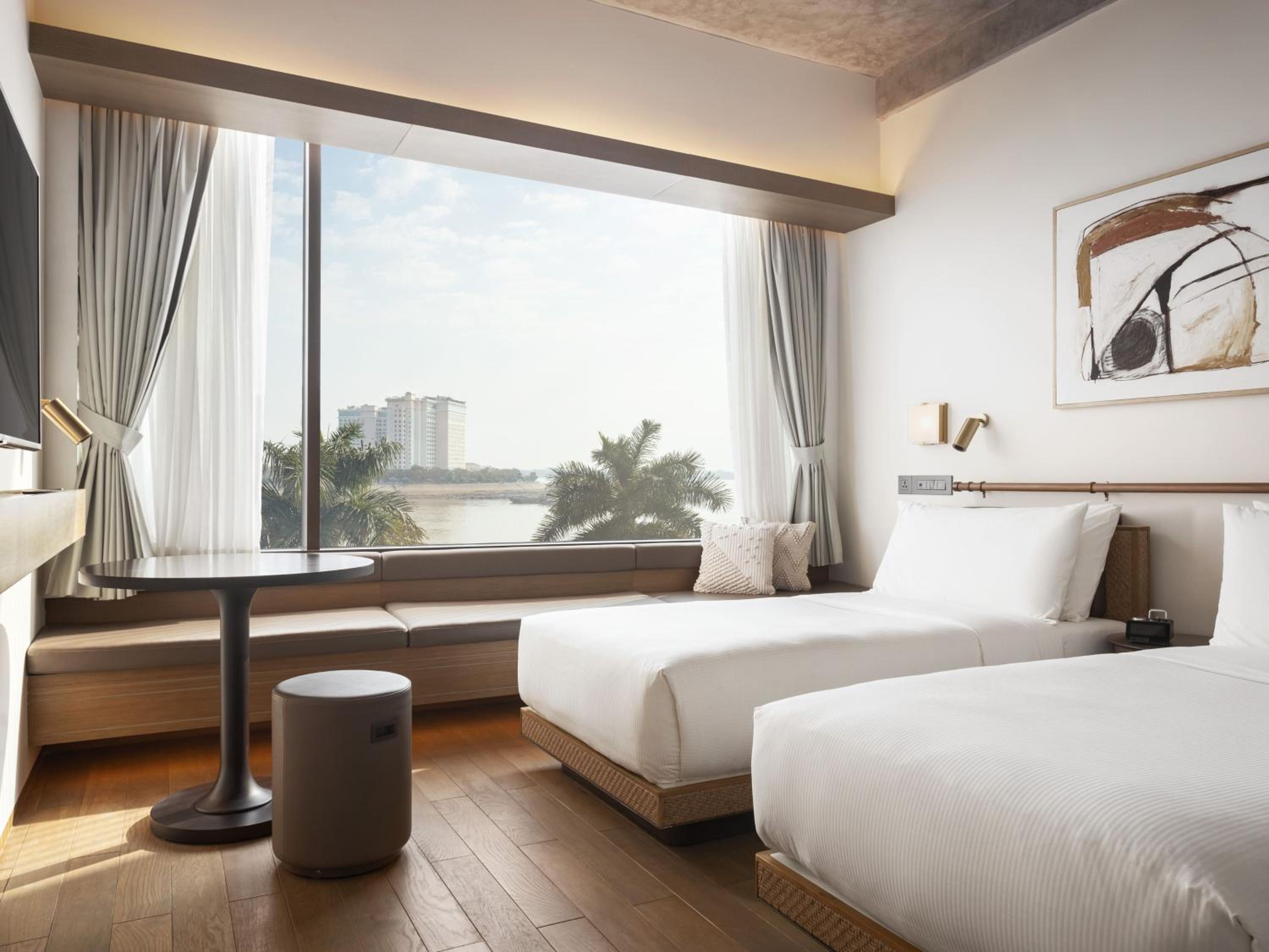 DELUXE, TWIN BEDS, RIVER VIEW