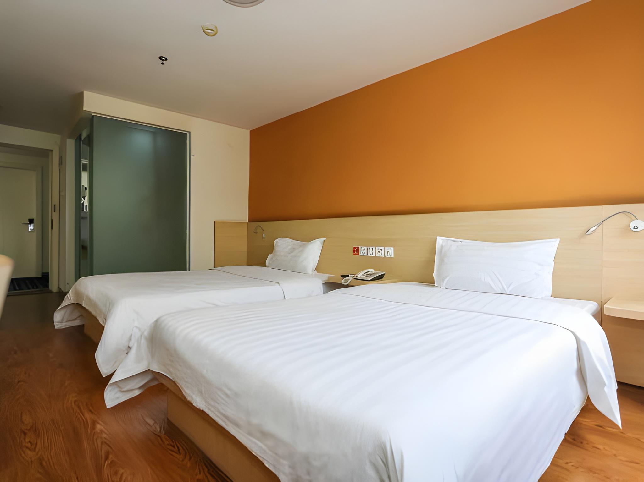 7 Days Inn Chengdu North Railway Train Station Square Branch 25/39