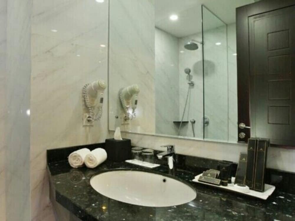 Pyramid Suites 53/54