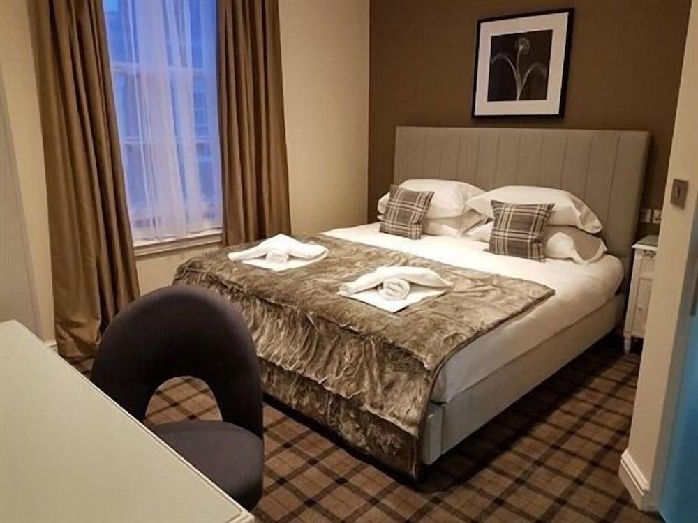 The Lion Hotel 6/42