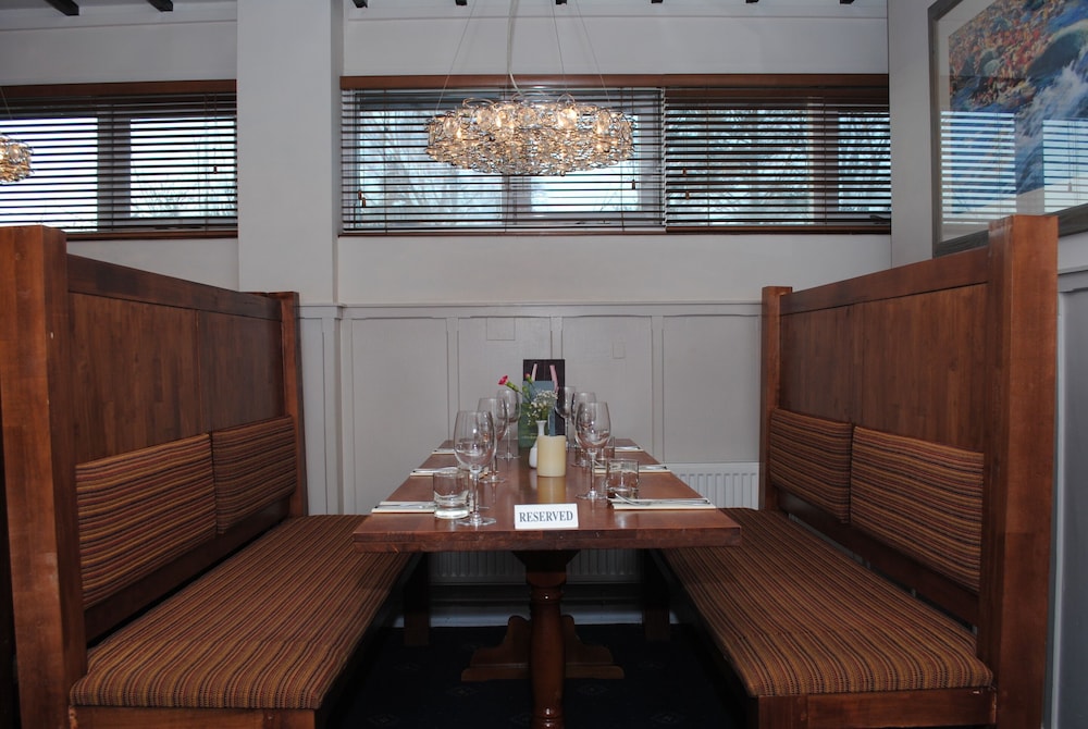 Marsham Arms Coaching Inn Hotel 46/65