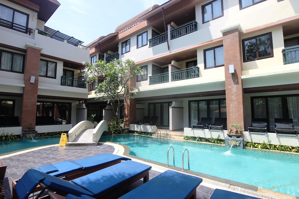 P P Palmtree Resort 40/50