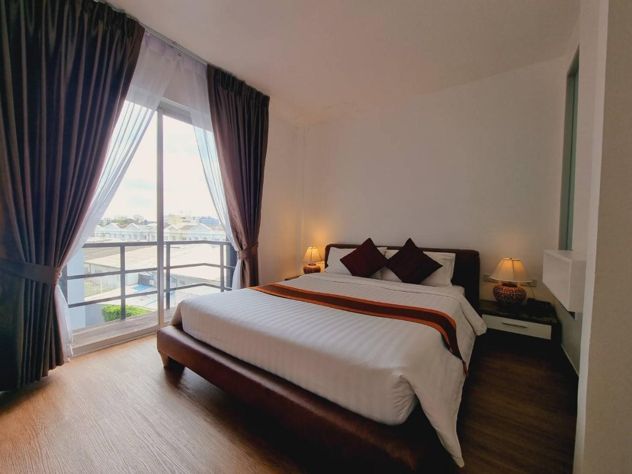 Superior, Queen Bed
