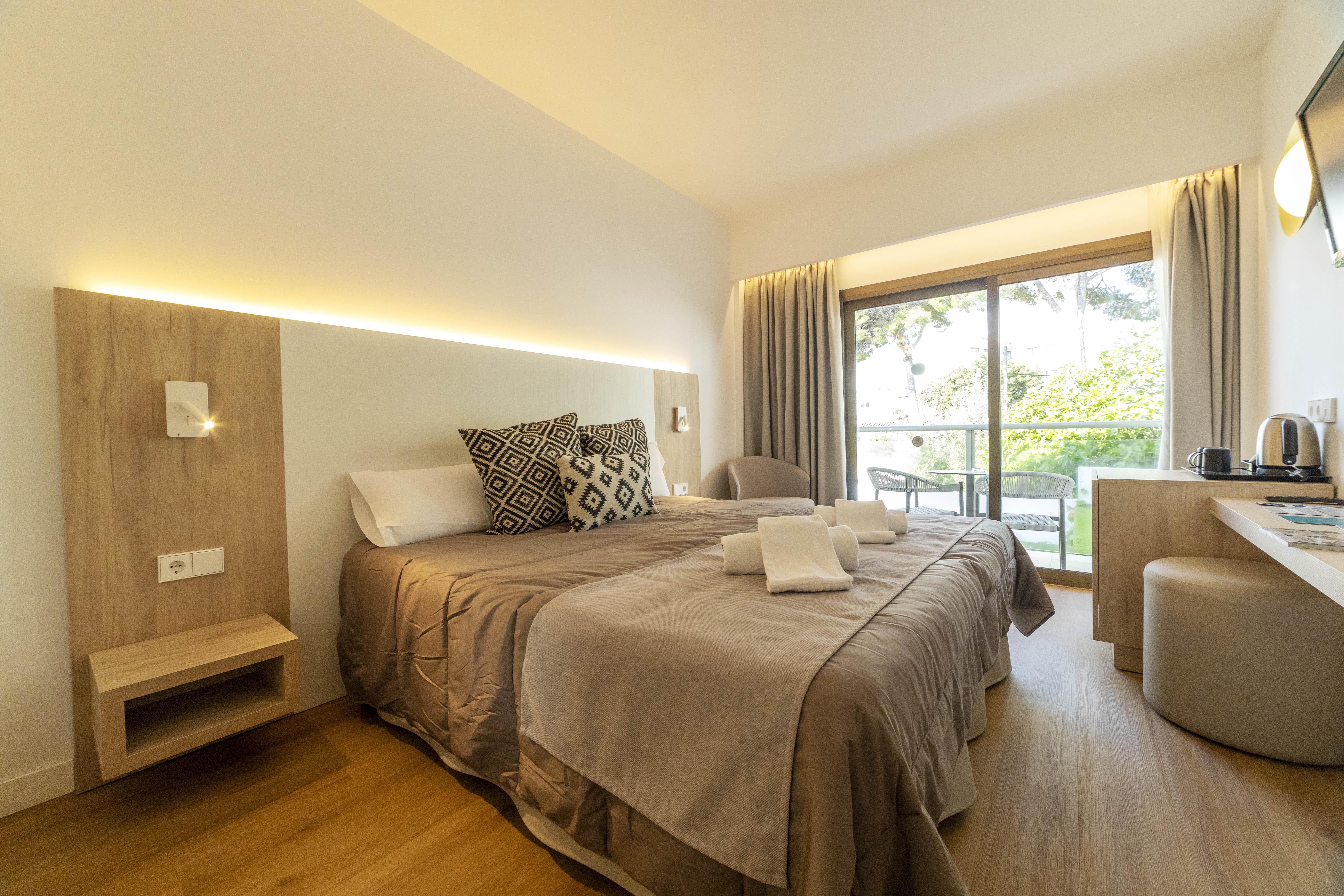 Standard, Double Bed, Balcony or Terrace