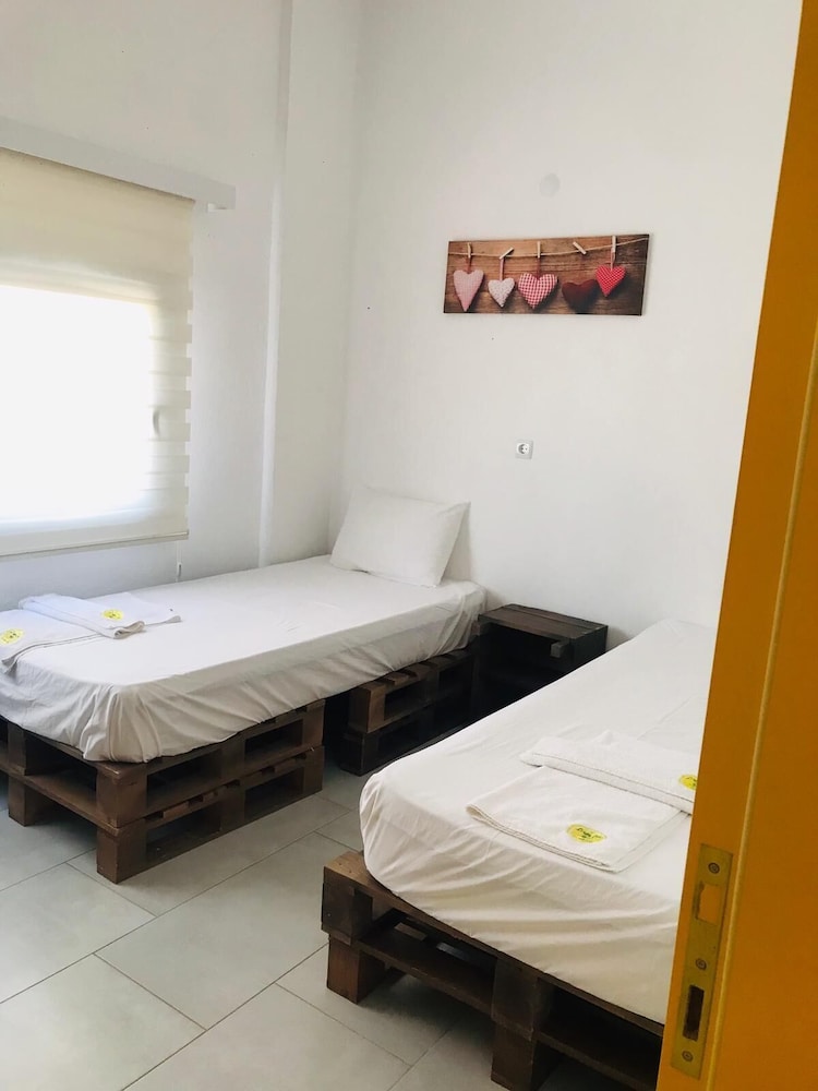 Limon Inn Hotel 18/60