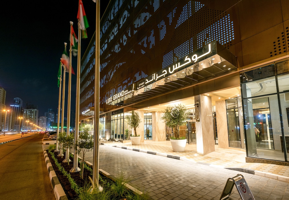 Luxe Grand Hotel Apartments 10/113