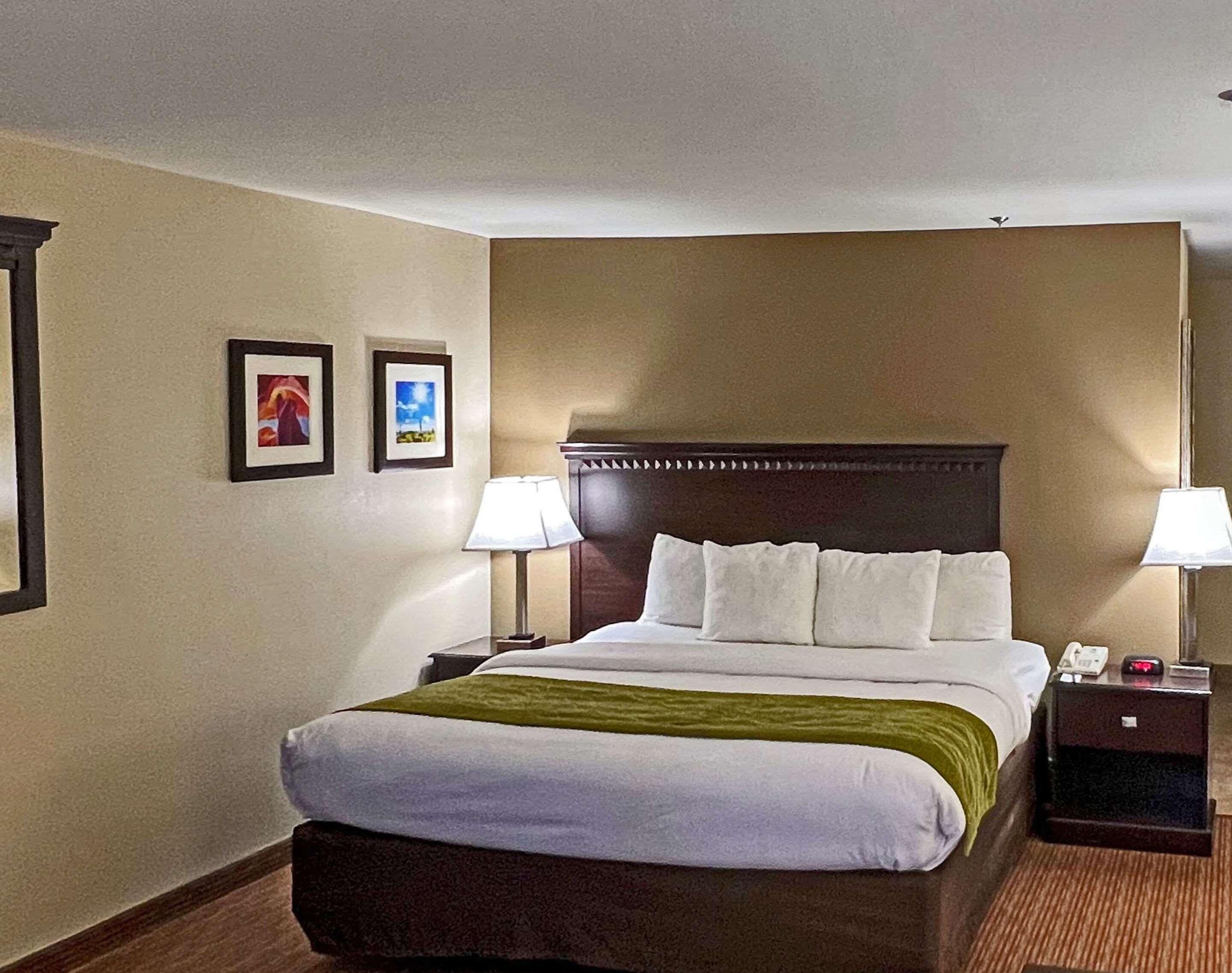 UPGRADE, SUITE, KING BED