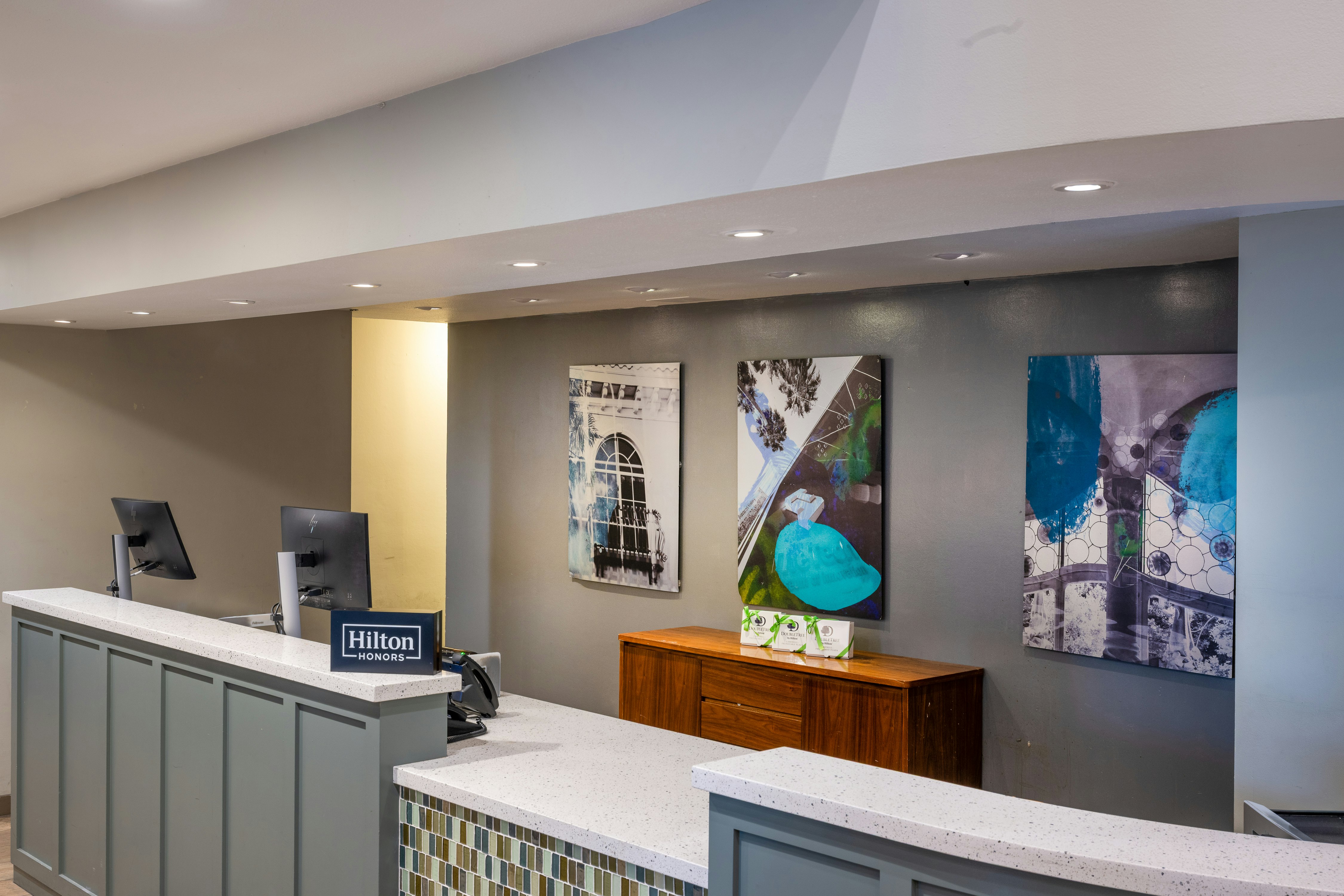 Lobby at DoubleTree by Hilton Hotel Campbell - Pruneyard Plaza, CAMPBELL - CA