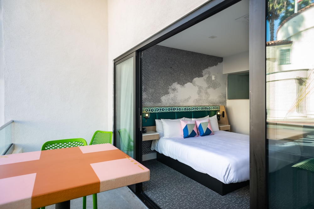 Bellanca Hotel 8/35