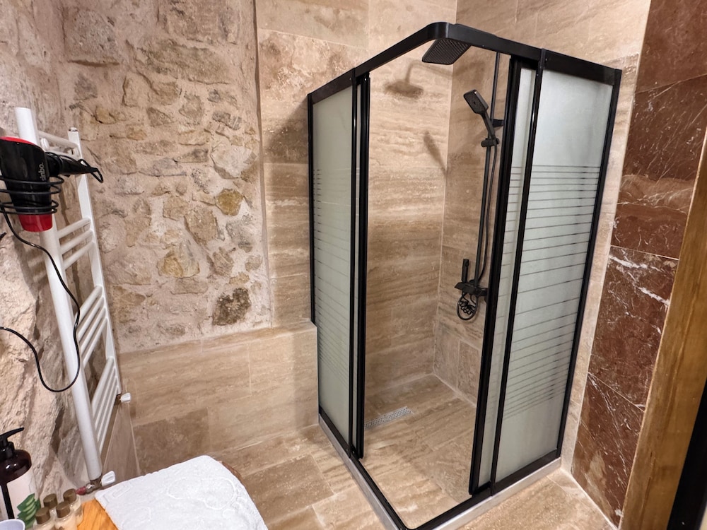Ceran Stone House 21/50