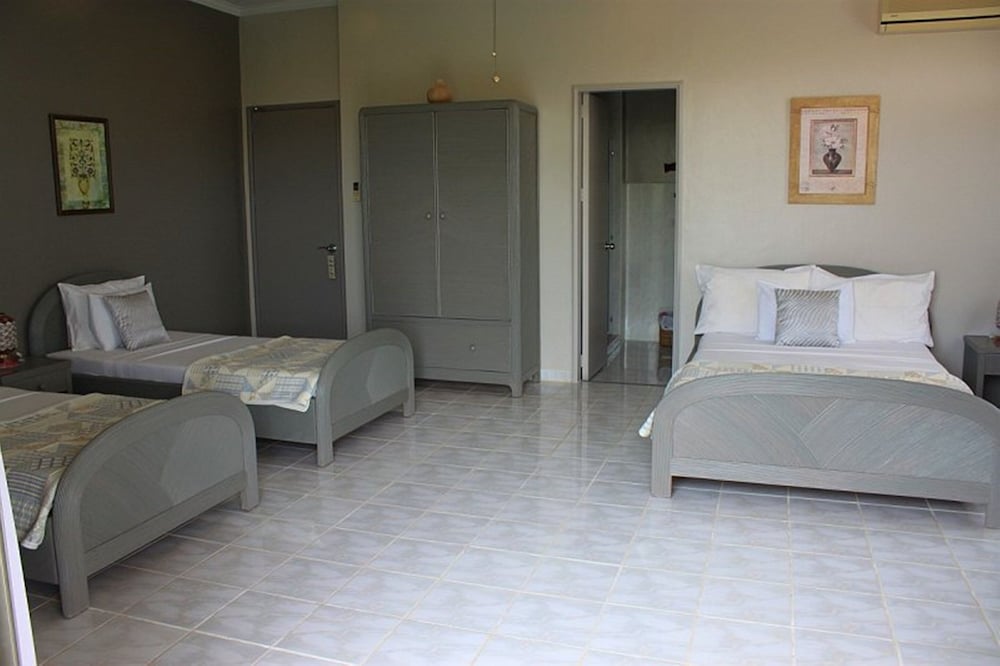 Linaw Beach Resort 17/73