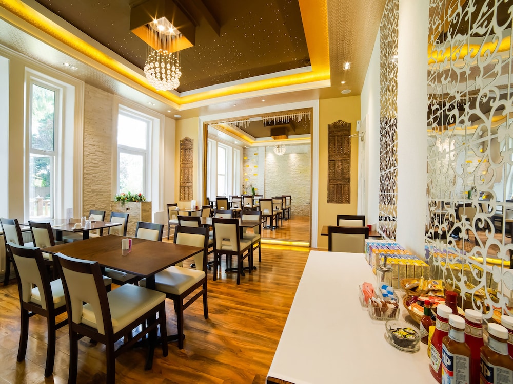 restaurant cafeteria