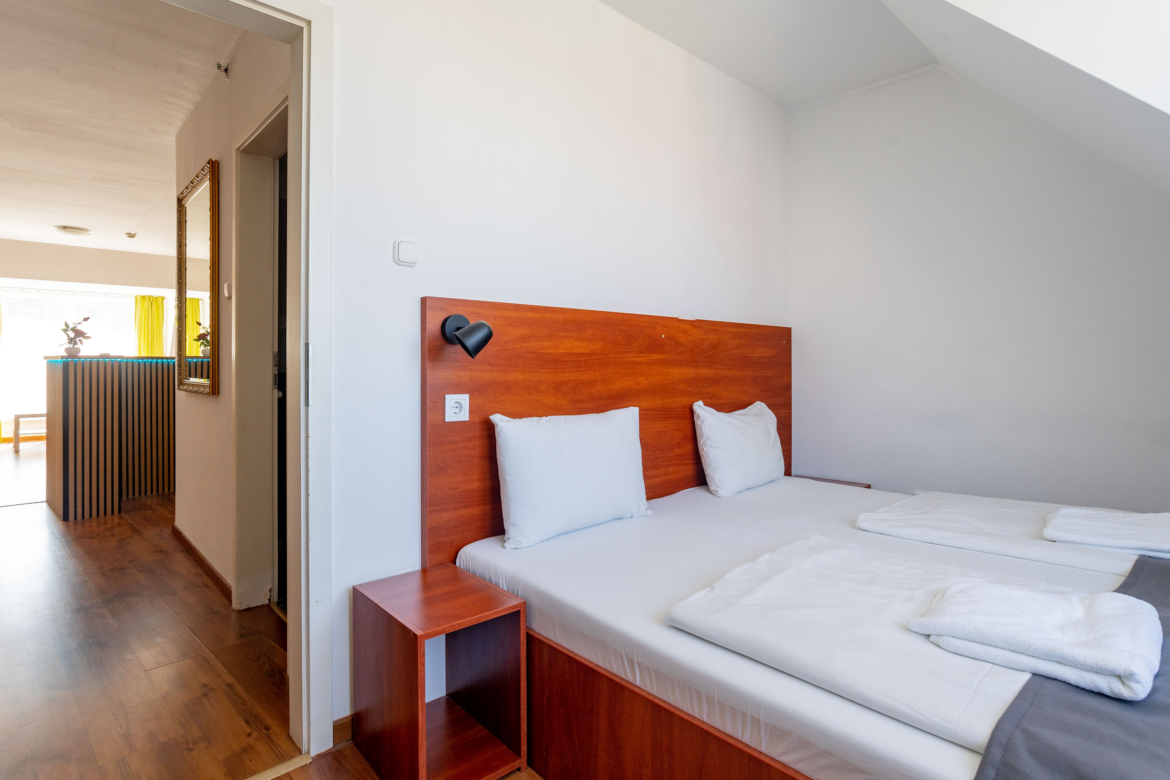 Private, Suite