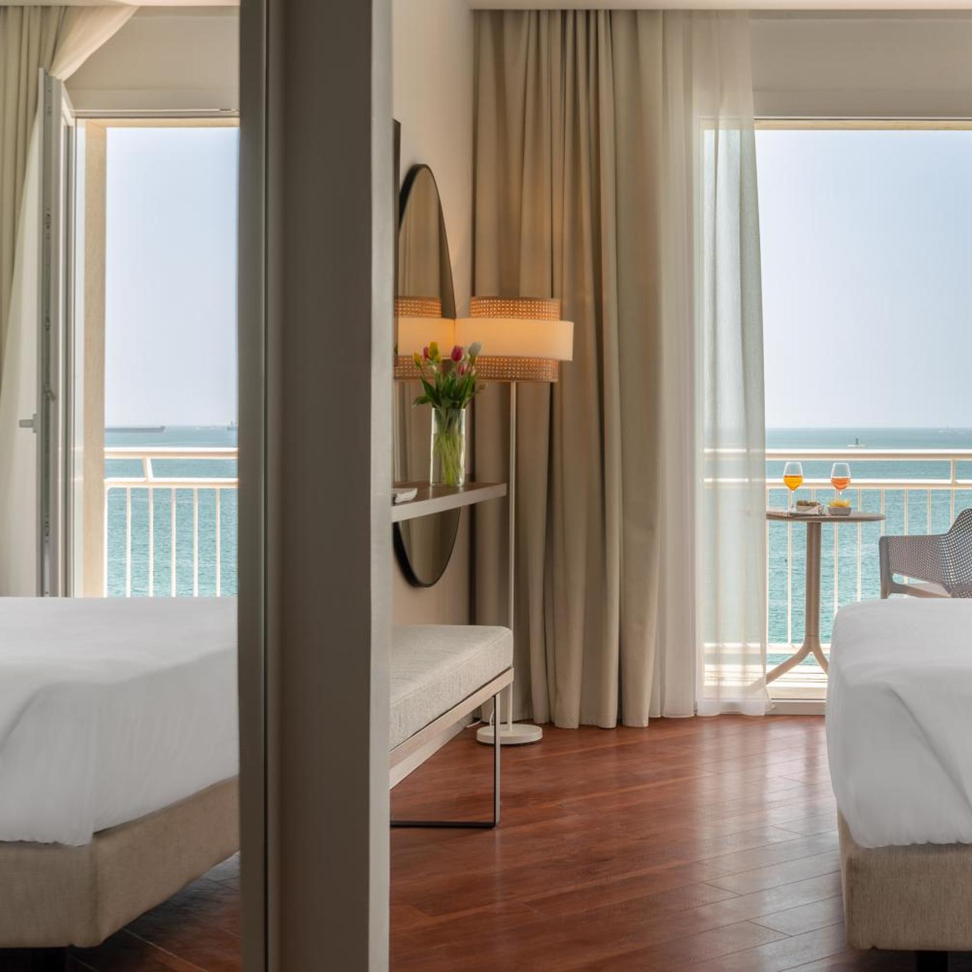 Superior, King Bed, Sea View, Hotel Delfino Taranto 5/10