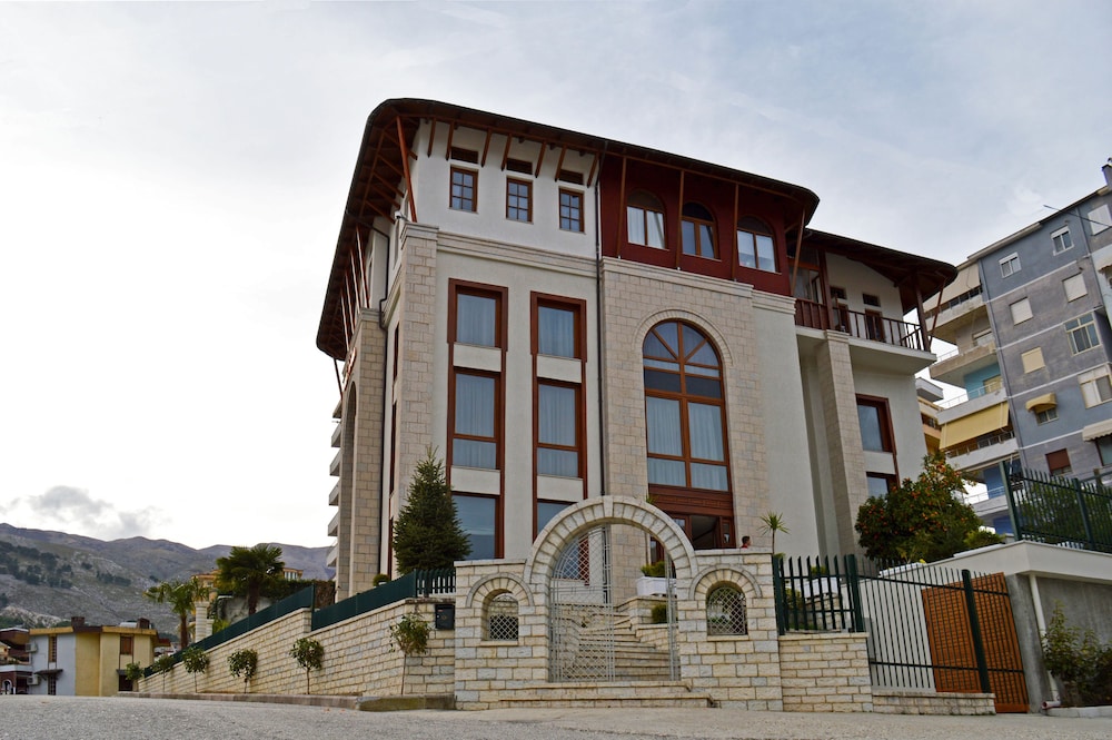 Hotel Vila Sharm in GJIROKASTER