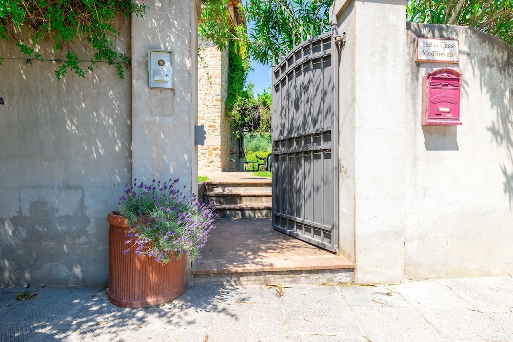 LA CASA MEDIOEVALE 42/50