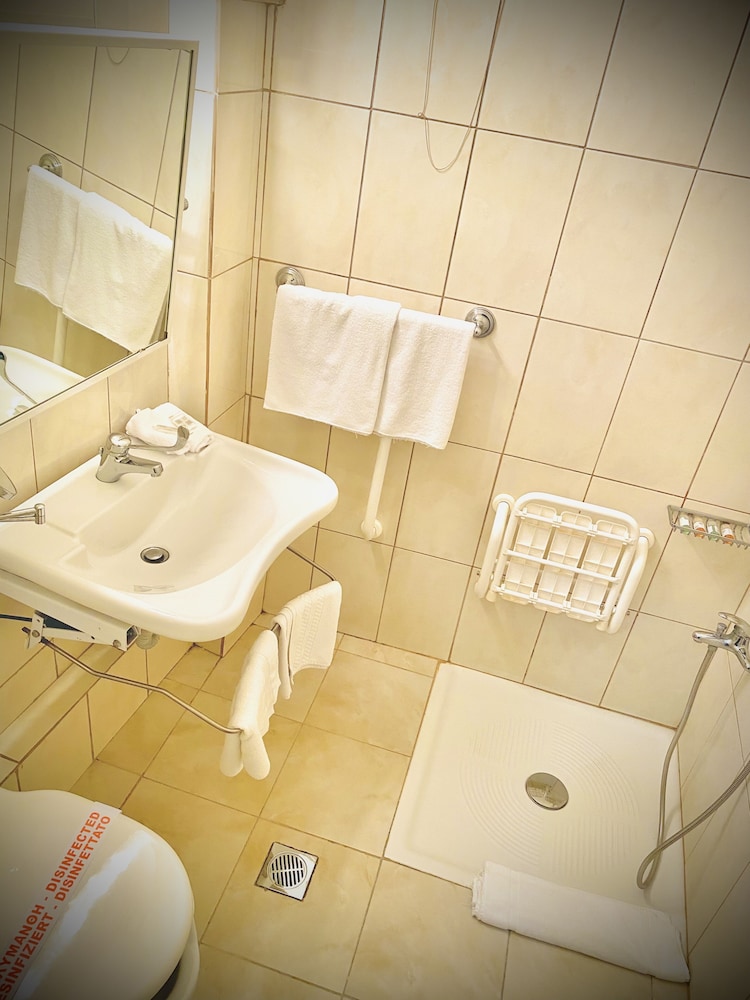 Glarentza Hotel 21/25