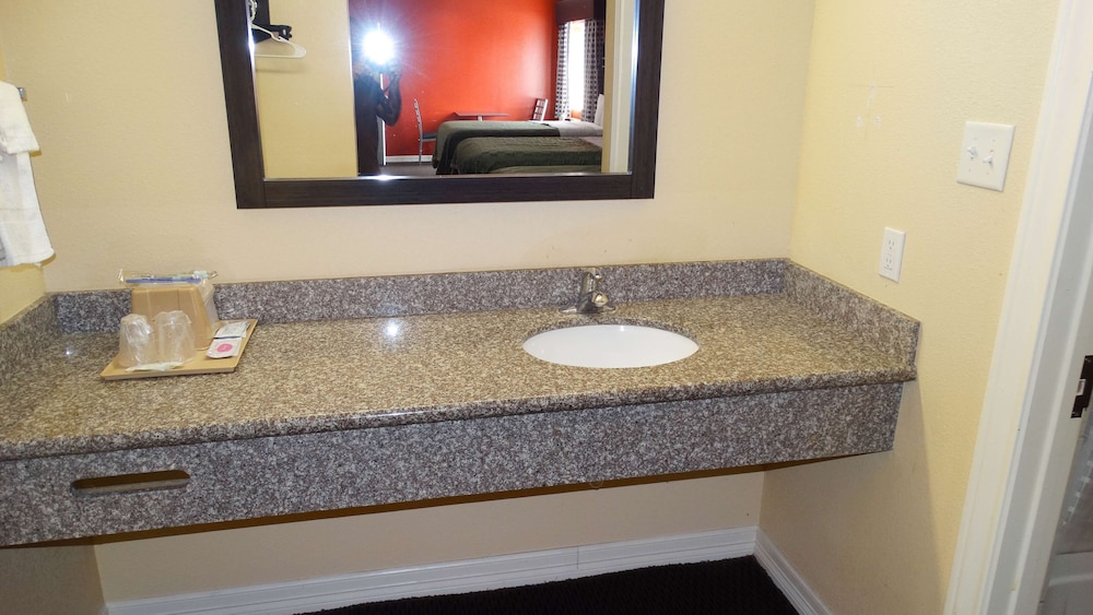 Motel6 Houston, TX - Willowbrook Mall 20/41