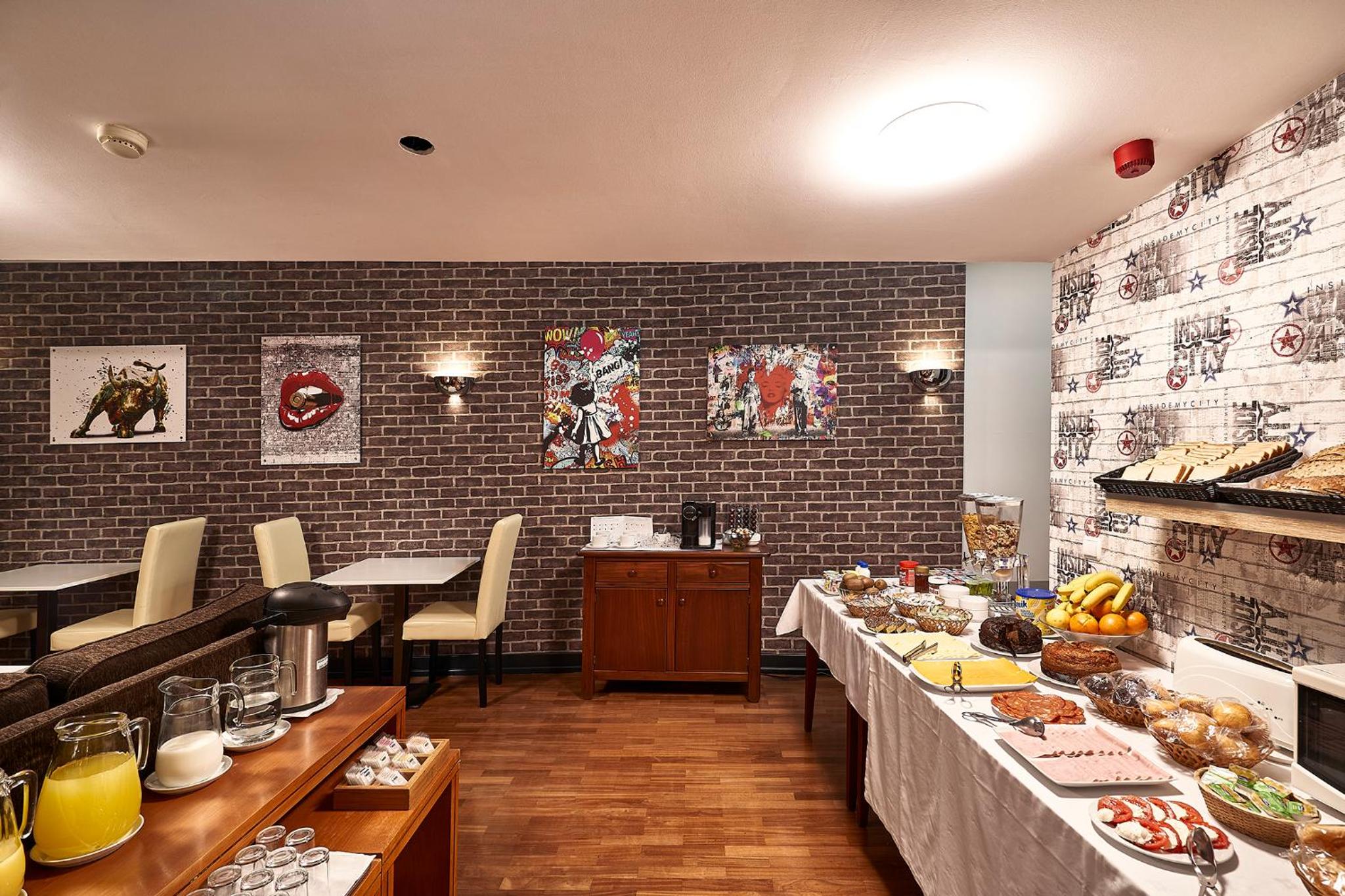 Jose Estevao Hotel 36/55