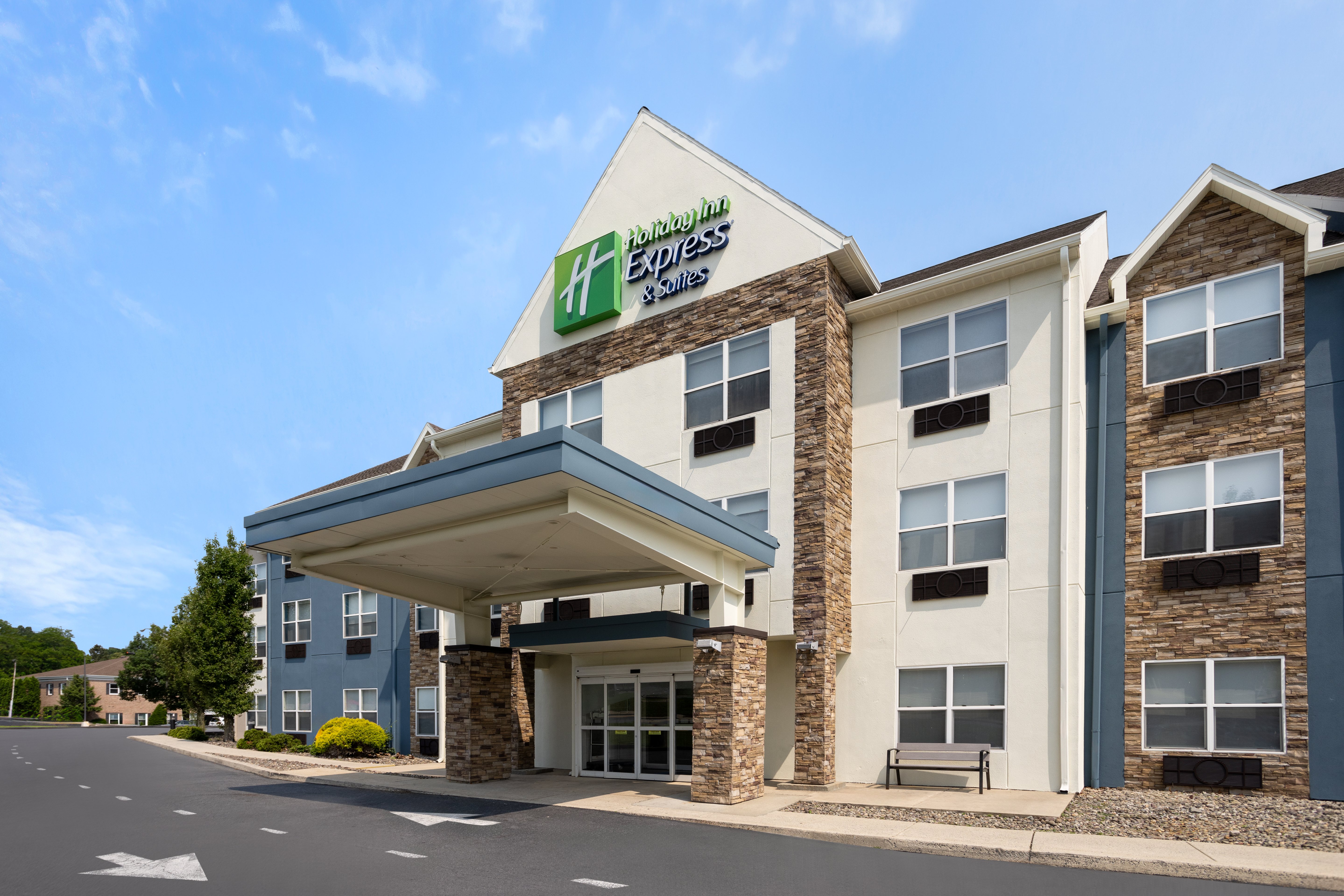 Holiday Inn Express & Suites Wyomissing 3/44