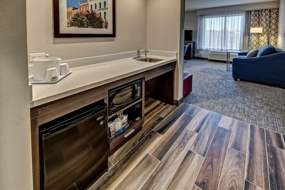 Hampton Inn Suites Franklin Berry Farms 20/44
