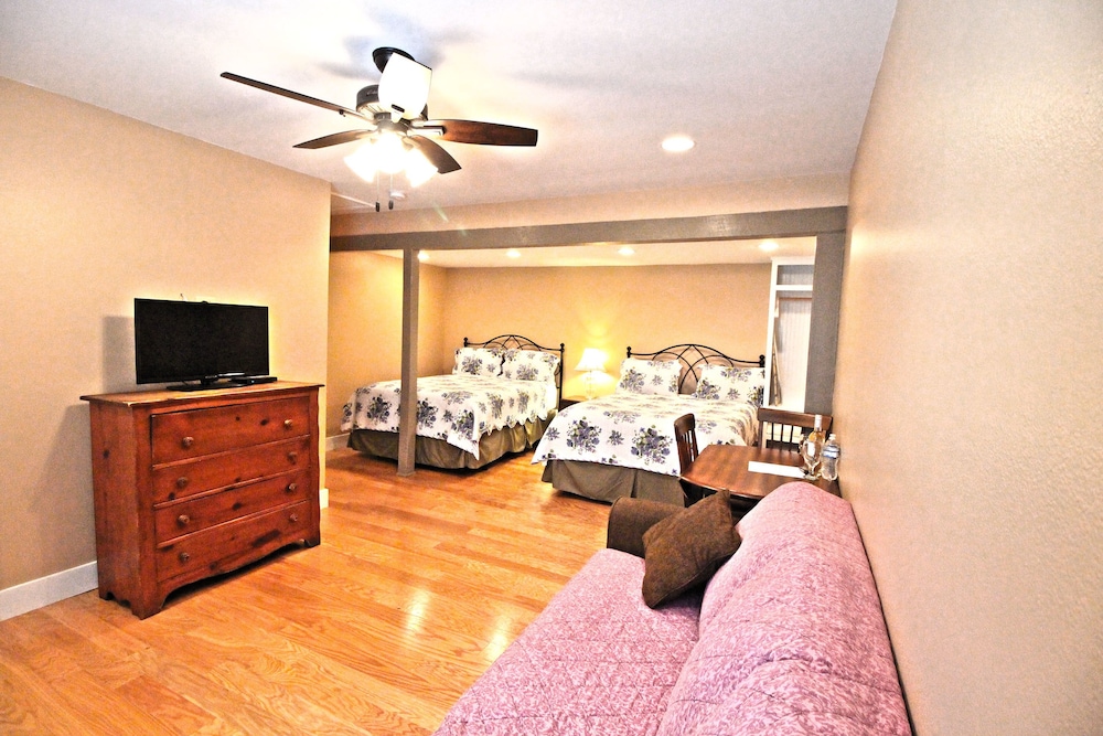 Peach Tree Inn & Suites 46/67