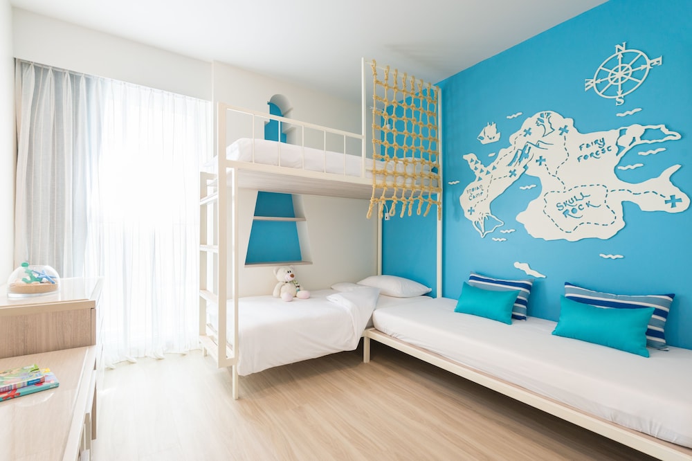 2 BEDROOMS, TEEN, SUITE