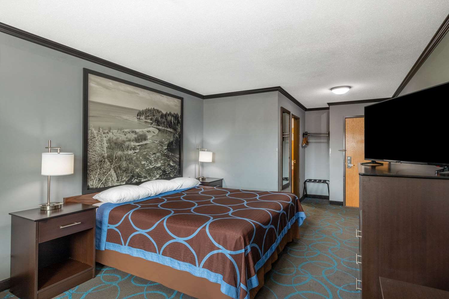Super 8 by Wyndham Duluth 10/35