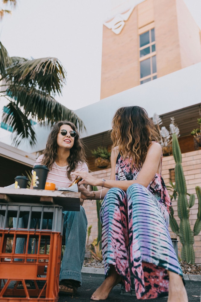 INDIAN OCEAN HOTEL 35/55