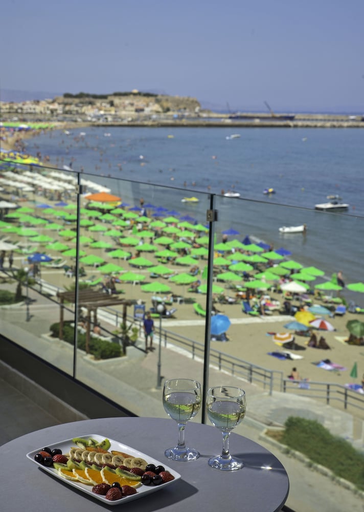 Swell Boutique Hotel 27/38