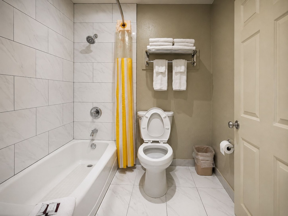 Stratford House Inn and Suites 44/51