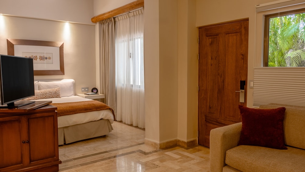 Velas Vallarta Suites Resort All Inclusive 79/99