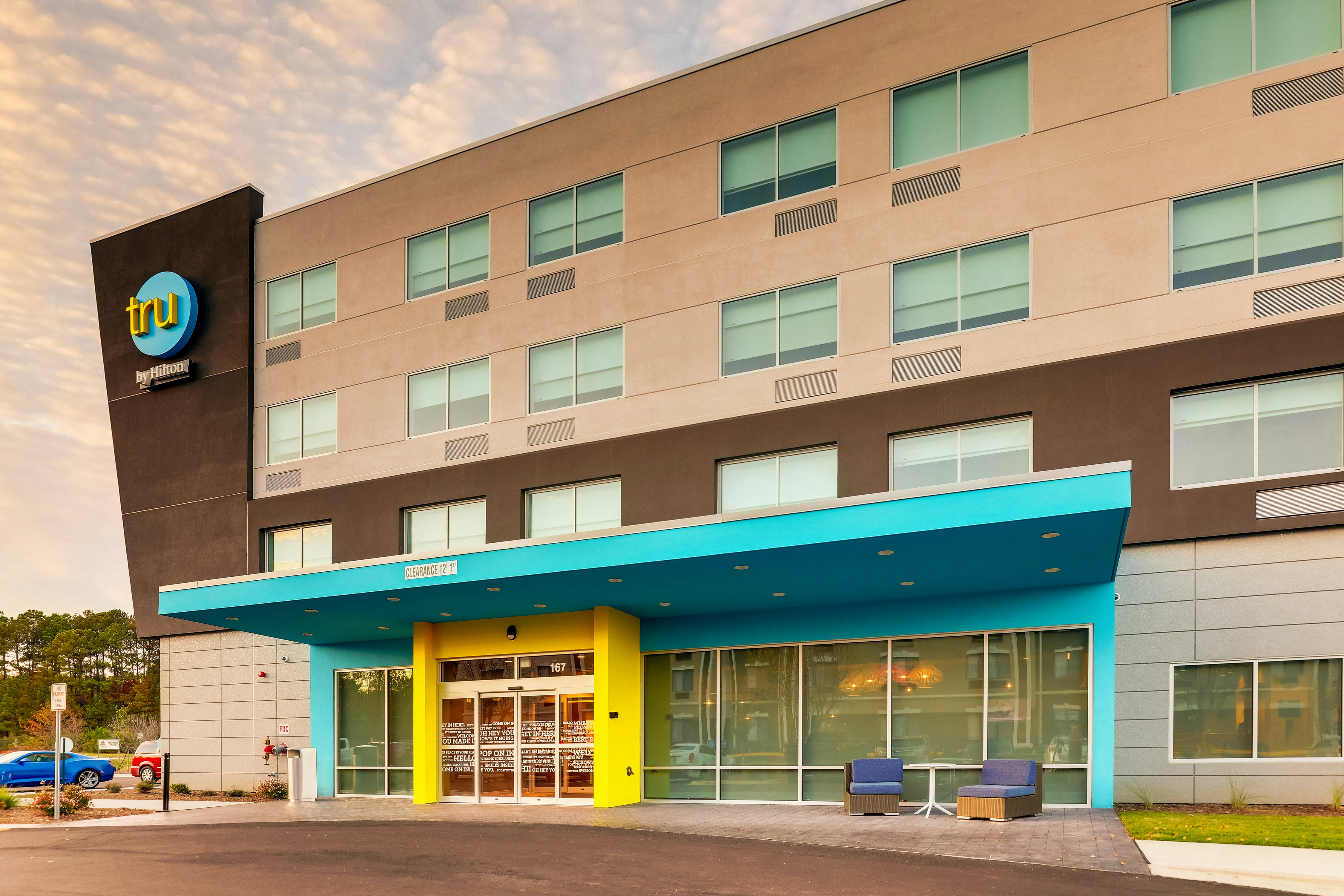 Tru by Hilton Smithfield I-95 8/48