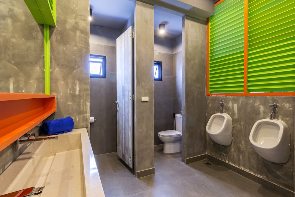 Isanook Hostel 27/28