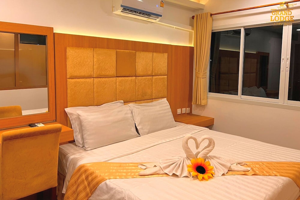 The Grand Lodge Pattaya by ZUZU 13/50