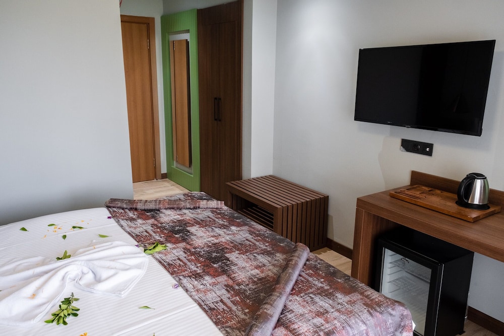 Assos Troy Otel 36/50