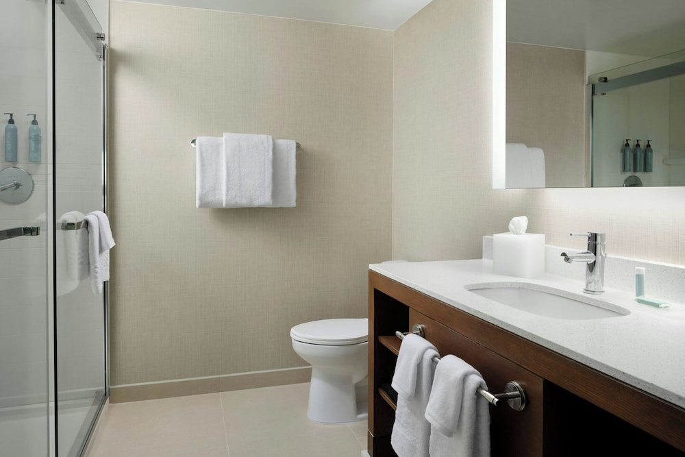 غرفة بسرير كينج بغرفة نوم واحدة، Residence Inn by Marriott Ventura Beach 2/7