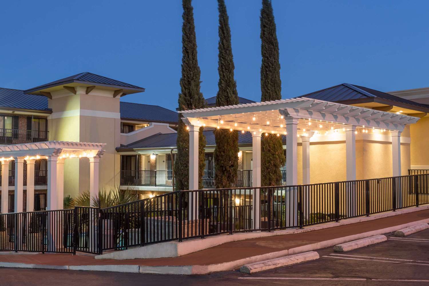 Days Inn By Wyndham Pensacola - Historic Downtown in PENSACOLA - FL