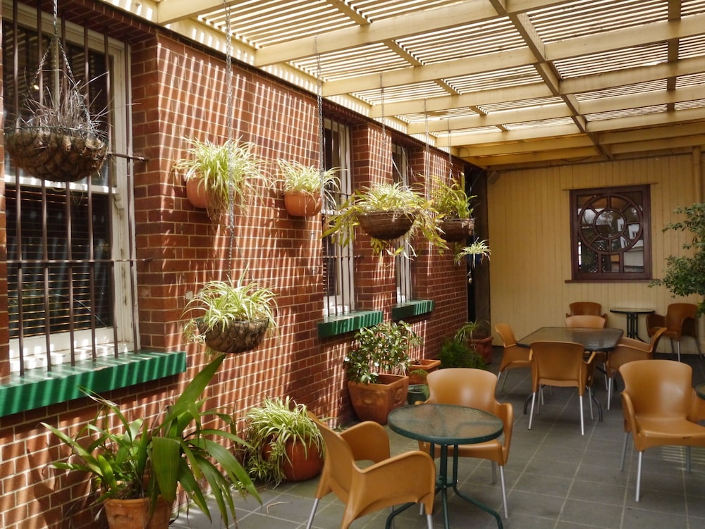 Criterion Hotel Warwick 33/43