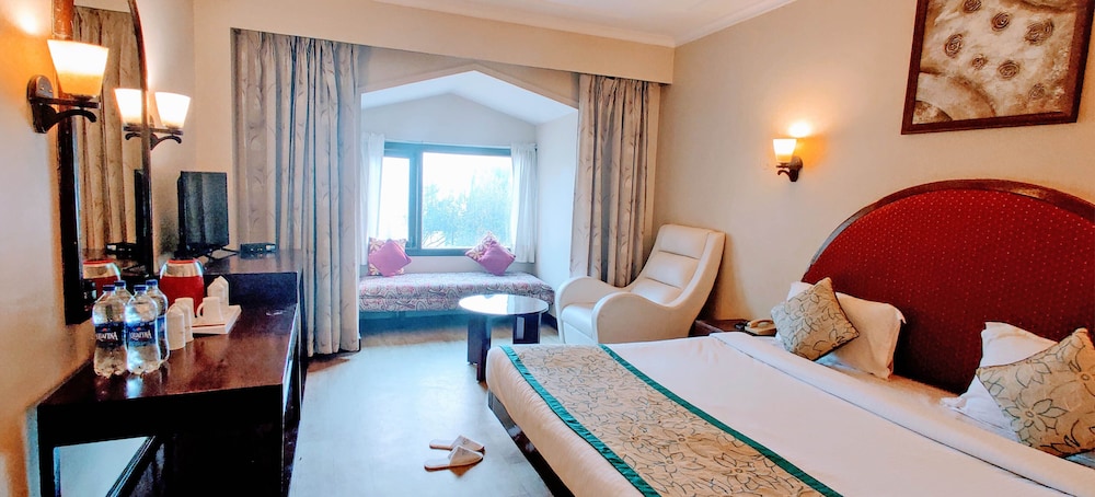 Whistling Pines Resort 18/50