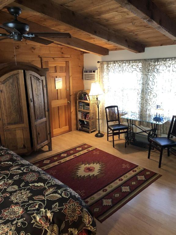 Red Elephant Inn Bed and Breakfast 34/49