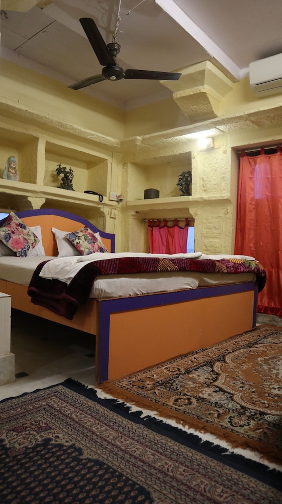 Vista Rooms at Old Royal Palace photo5