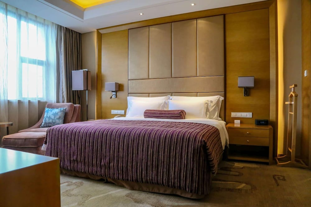 Wyndham Jingzhou 12/40