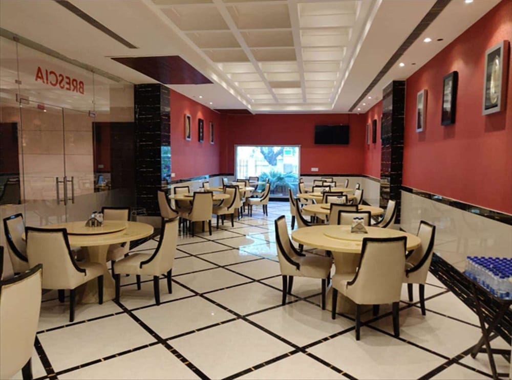 Venizia Sarovar Portico (ex Grand Venizia) 40/55