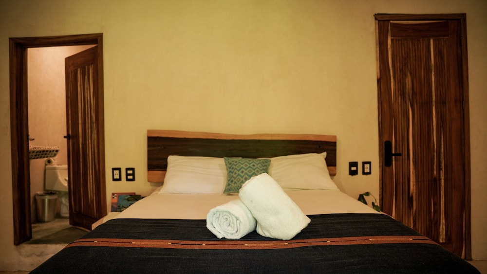 ROOM, DOUBLE BED, GARDEN VIEW, PRIVATE BATHROOM, BALCONY